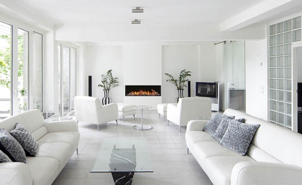 AMANTII 40-TRV-SLIM ELECTRIC FIREPLACE IN WHITE LIVING ROOM
