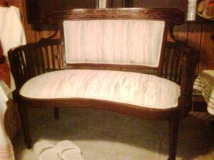 reupholstery-bench-before2