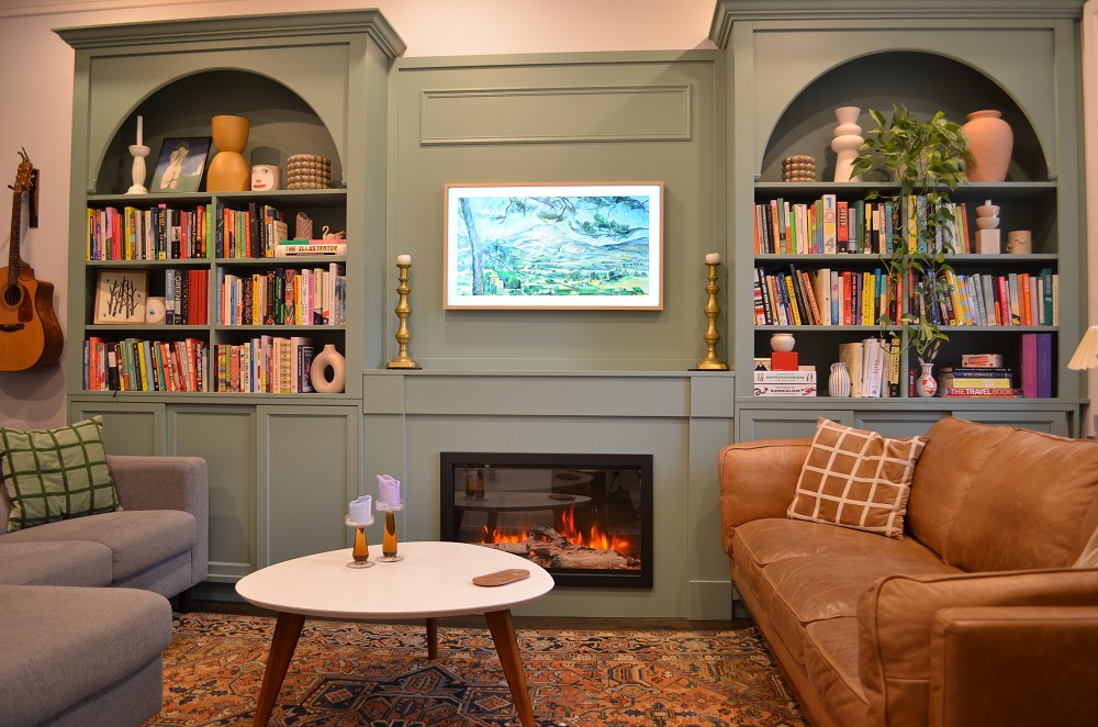 Amantii SYM-34-XT in traditional wall unit with arches